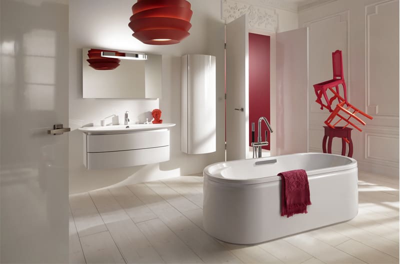 baño moderno rojo